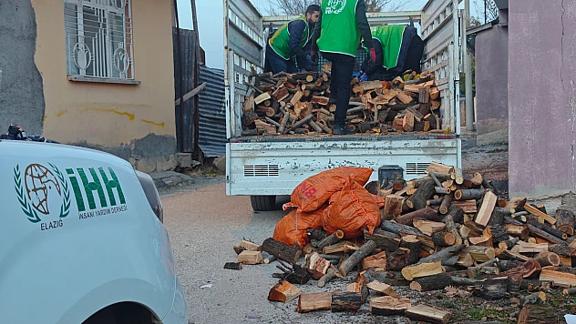 Elazığ İHH'dan 300 Aileye Yakacak Yardımı