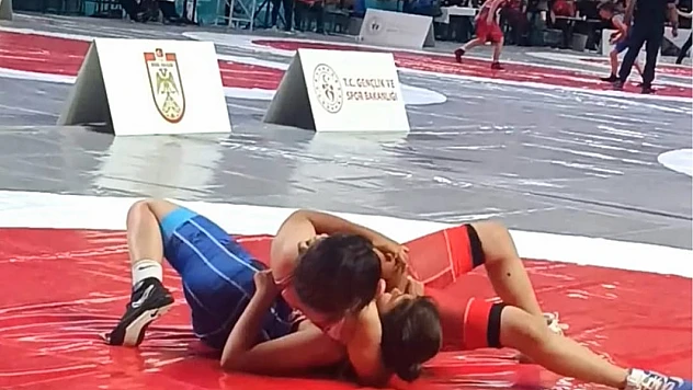 Elazığlı minik güreşçiler Türkiye Şampiyonası'na damga vurdu
