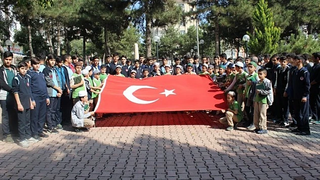 Elazığlı öğrencilerden 'Barış Pınarı Harekatına' destek
