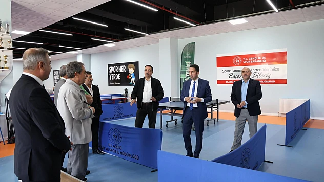 Eski il müdürleri yıllar sonra bir araya geldi