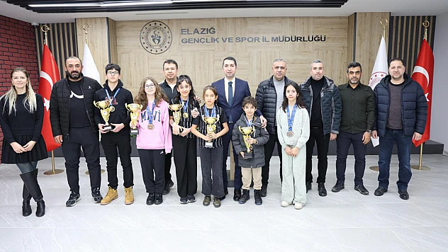 Eskrim'in şampiyonlarından İl Müdürü Abdulsamet Eren'e ziyaret