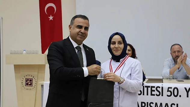 Fırat Üniversitesi'nde 'Elazığ Şefini Seçiyor' yemek yarışmalarının ödül töreni