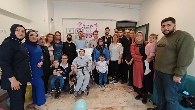 Fırat Üniversitesi Palyatif Bakım Kliniği'nde Doğum Günü Sürprizi