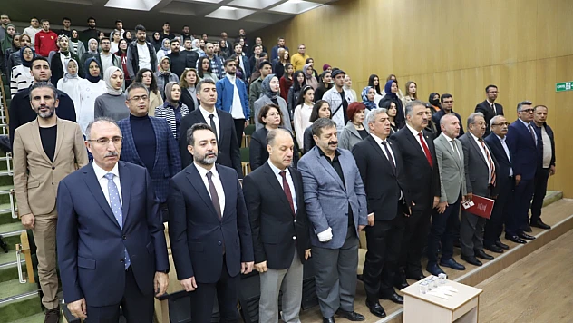 Fırat Üniversitesinde Cumhuriyet Bayramı nedeniyle konferans düzenlendi