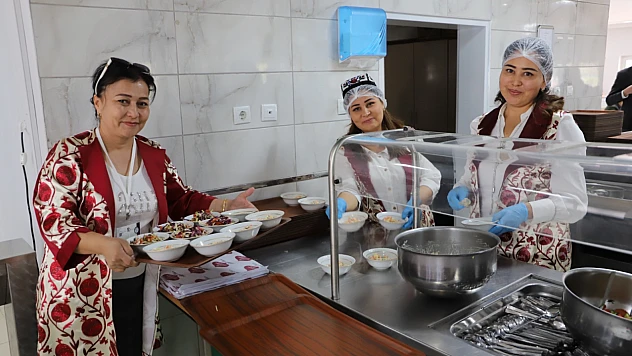 Fırat Üniversitesinde Özbek Akademisyenlerden anlamlı şükran günü