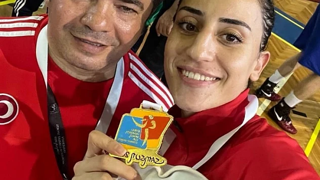 Gizem Özer Karadağ'da