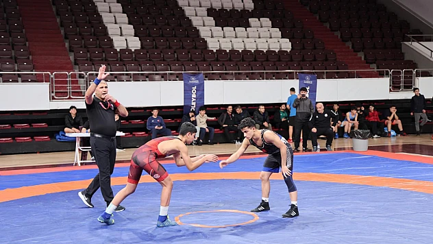 Güreşçiler Elazığ'da mindere çıkıyor