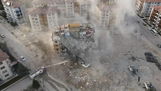 İki depremde 16 bin 773 yapı ağır hasar aldı, 5 bin 664'ünün yıkımı yapıldı