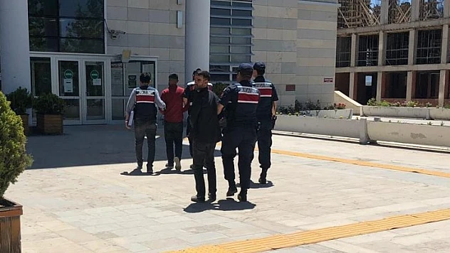 Kafe ve okulları hedef alan uyuşturucu tacirlerine operasyon