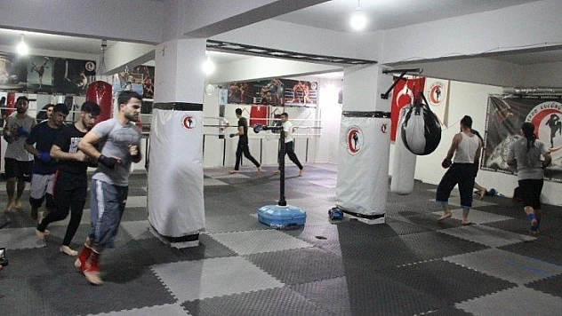 Kick boksçular, dan sınavlarına hazırlanıyor
