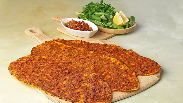 Lahmacun yerine at ve eşek eti yedirmişler!