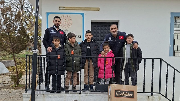 Osmanoğlu Yardımlaşma Derneği, köy okullarında bot ve mont dağıtımına başladı