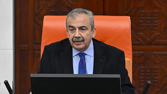 Sırrı Süreyya Önder kalp krizi geçirdi