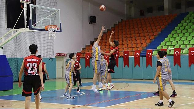 U18 Erkekler Basketbol Şampiyonu Gençlik Merkezi Spor Kulübü
