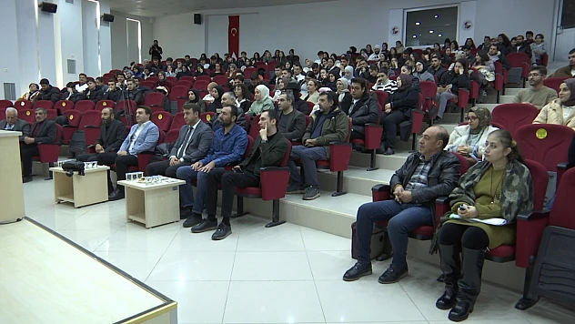 Usta sanatçı Esat Kabaklı, öğrencilerle bir araya geldi