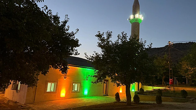 Vali Akkoyun'un destekleriyle restore edilen Hacı Hasan Camii, Baskil'de ibadete açıldı