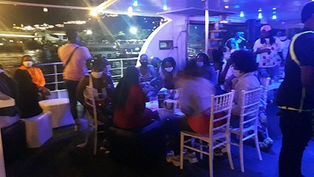 Yabancı uyrukluların sosyal mesafesiz tekne partisi