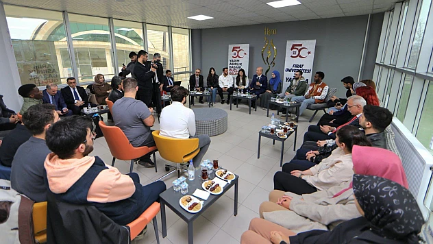 YÖK Başkanı Özvar, akademisyen ve öğrencilerle bir araya geldi