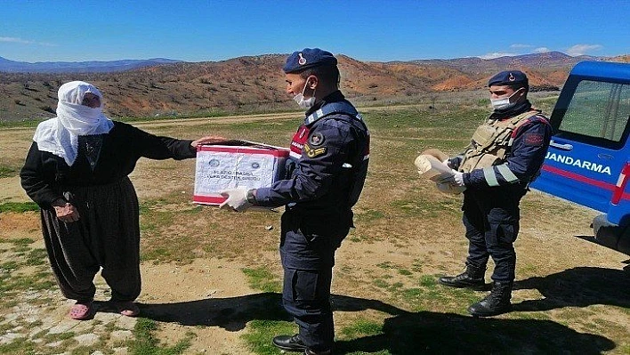 65 yaş üstü vatandaşların ihtiyaçları Jandarma tarafından karşılanıyor