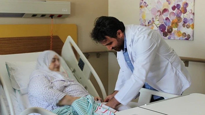 70 yaşındaki hasta, tümör protezi operasyonu ile sağlığına kavuştu