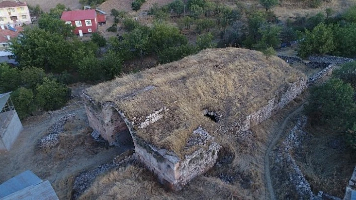 750 yıllık kervansaray restore edilmeyi bekliyor