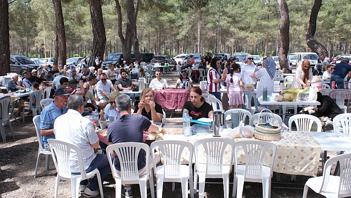 Antalya'daki Elazığlılar '14. Peynirli Ekmek Günü'nde' buluştu
