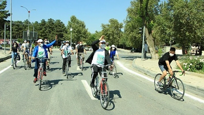 Avrupa Hareketlilik Haftası kapsamında vali ve başkan  pedal çevirdi