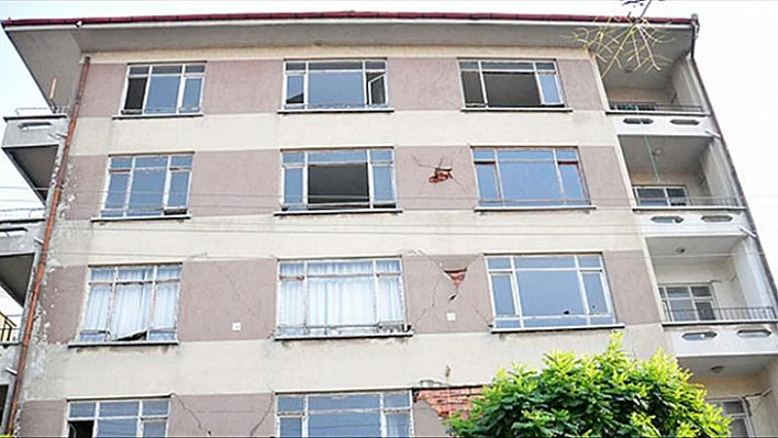 Bakan Murat Kurum, orta hasarlı binalar ile ilgili açıklama yaptı 