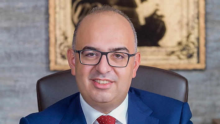 Başkan Elgin'e Kızılelma Üstün Hizmet Ödülü verildi