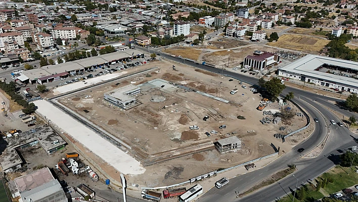 Başkan Şerifoğulları Doğu Park'ta incelemelerde bulundu