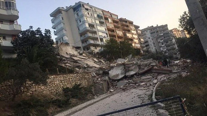 Bursa'da 3 ay önce boşaltılan 9 katlı apartman çöktü