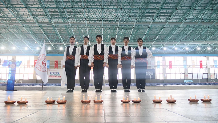 Çayda Çıra Yüzme Festivali geleneksel bir kültüre sporla hayat veriyor