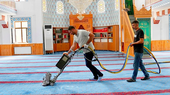 Cumhuriyet Mahallesi'nde kapsamlı temizlik çalışması