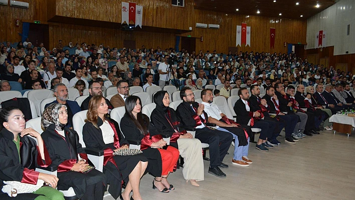 Diş Hekimliği Fakültesi mezuniyet ve yemin töreni gerçekleştirildi