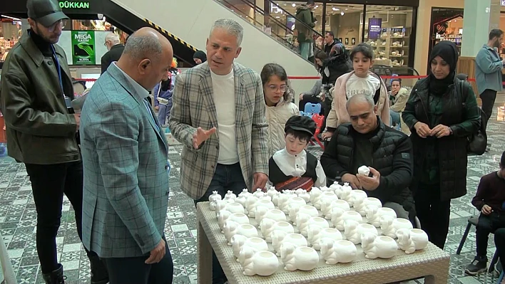 Down Sendromlu bireylerin el emekleri sergilendi