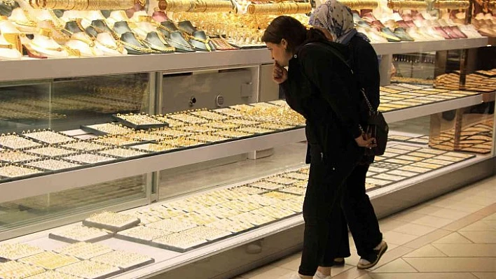 Düğün sezonu başladı, Elazığ'da kuyumcular vatandaşları sahte altına karşı uyardı