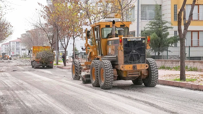 Elazığ Belediyesi, 1000 metrelik yolda asfalt serimi gerçekleştiriyor