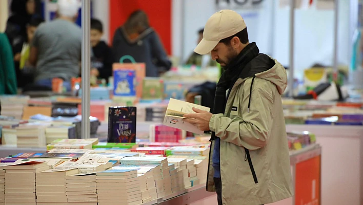 Elazığ Belediyesi 6. Kitap Fuarı'na ziyaretçi akını