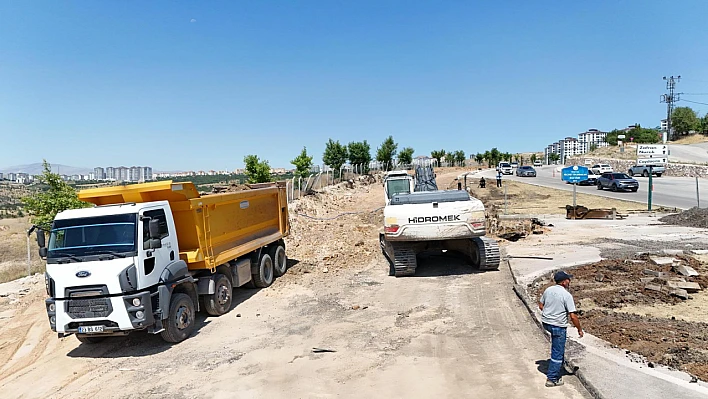 Elazığ Belediyesi, kent genelinde yol yenileme çalışmalarını sürdürüyor