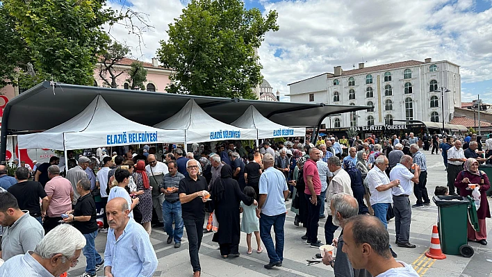 Elazığ Belediyesi'nden aşure ikramı