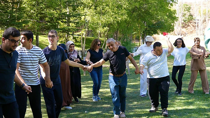 Elazığ Belediyesi'nden özel gereksinimli bireylere 'Yaza Veda' etkinliği