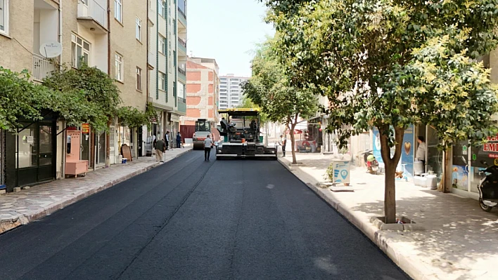 Elazığ Belediyesi, yol yenileme çalışmalarını sürdürüyor