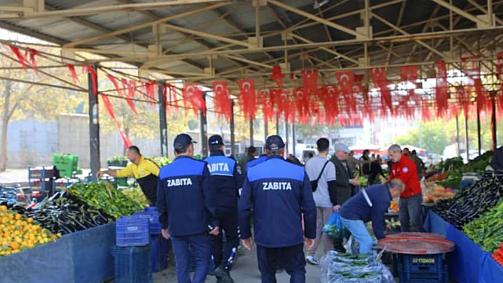 Elazığ Belediyesi zabıta ekiplerinden pazar yerlerine denetim