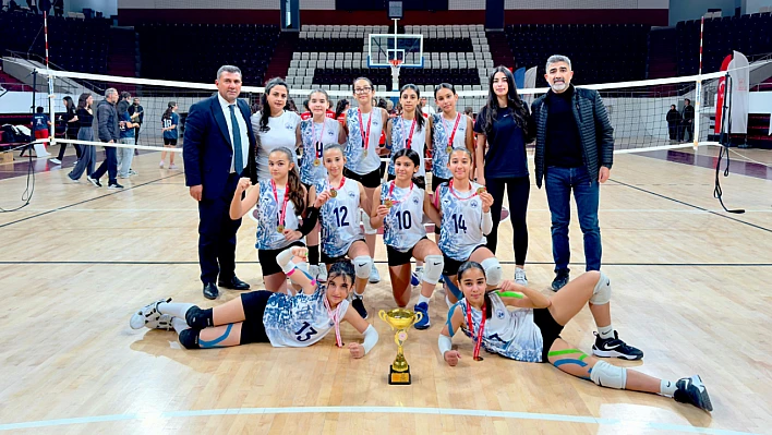 Elazığ Belediyespor, her kulvarda başarıya koşuyor