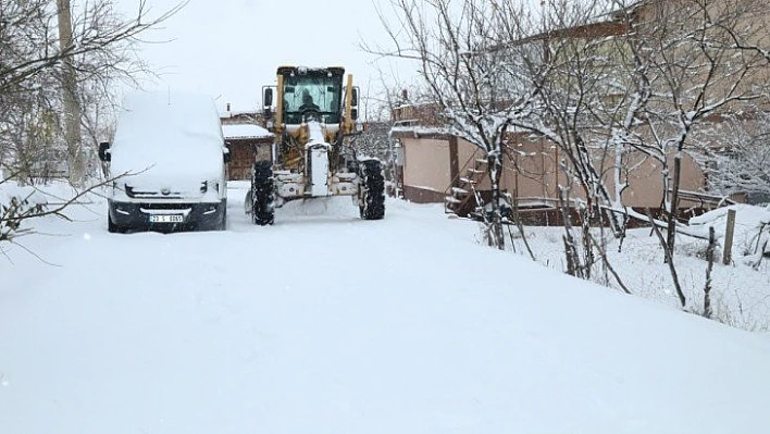 Elazığ'da 24 saat kar mesaisi