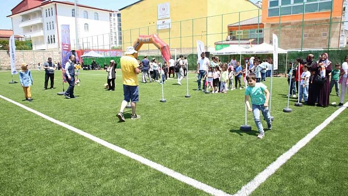 Elazığ'da çocuk festivali yoğun katılımla gerçekleşti