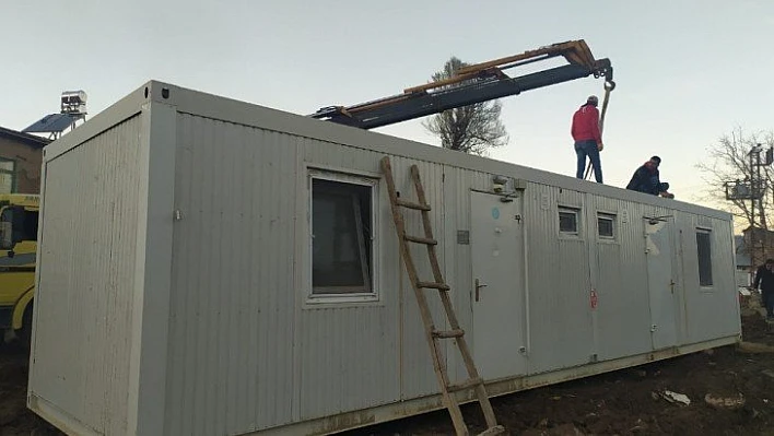 Elazığ'da depremin merkez üssü olan köye konteynerler kuruldu