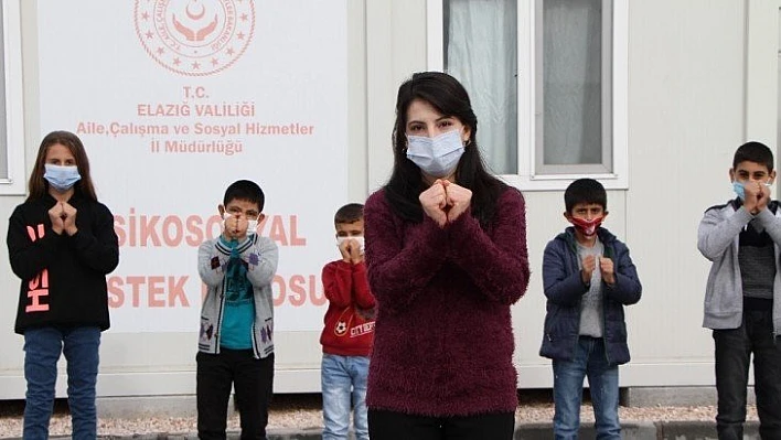 Elazığ'da depremzede çocuklardan,  İzmirli akranlarına 'sessiz' destek