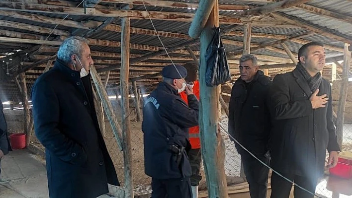 Elazığ'da evin çatısı biriken kar nedeniyle   çöktü