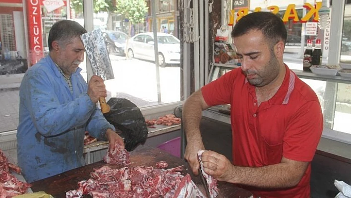 Elazığ'da kasapların kıyma mesaisi